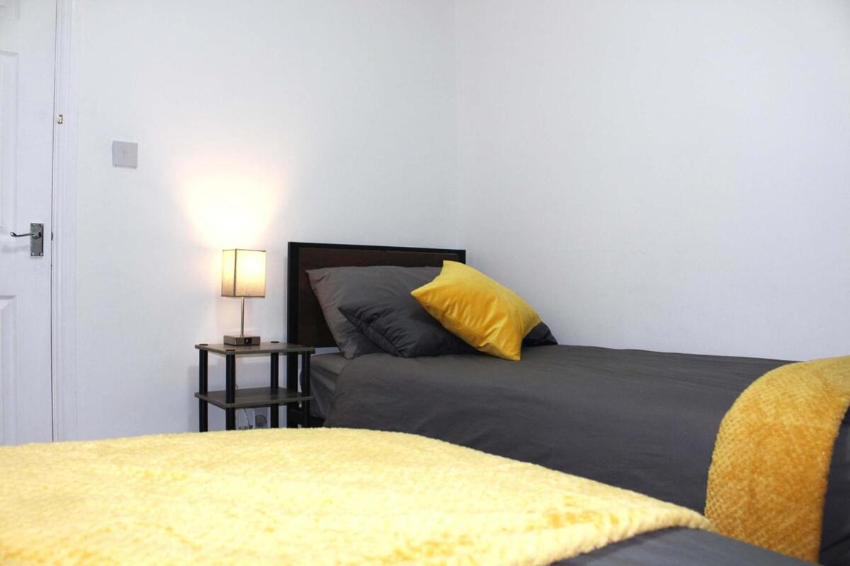 2 Min Walk Etihad Stadium & Coop Arena - 3Br, Free Parking Манчестер Экстерьер фото