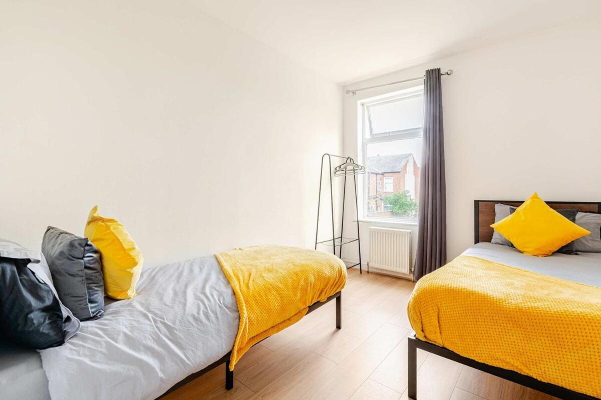 2 Min Walk Etihad Stadium & Coop Arena - 3Br, Free Parking Манчестер Экстерьер фото